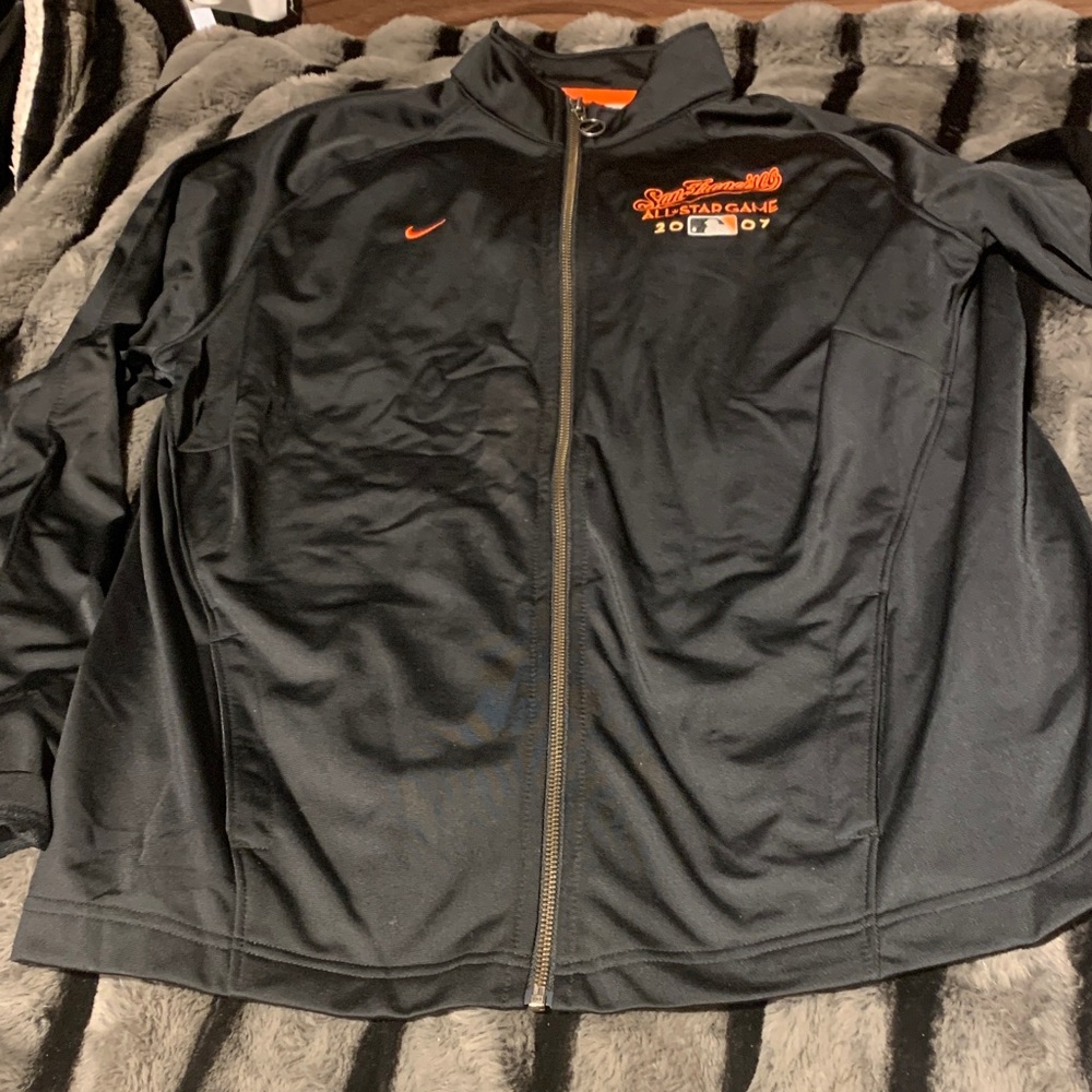 #338 Nike  SF Giants Black and Orange Lightweight Jacket